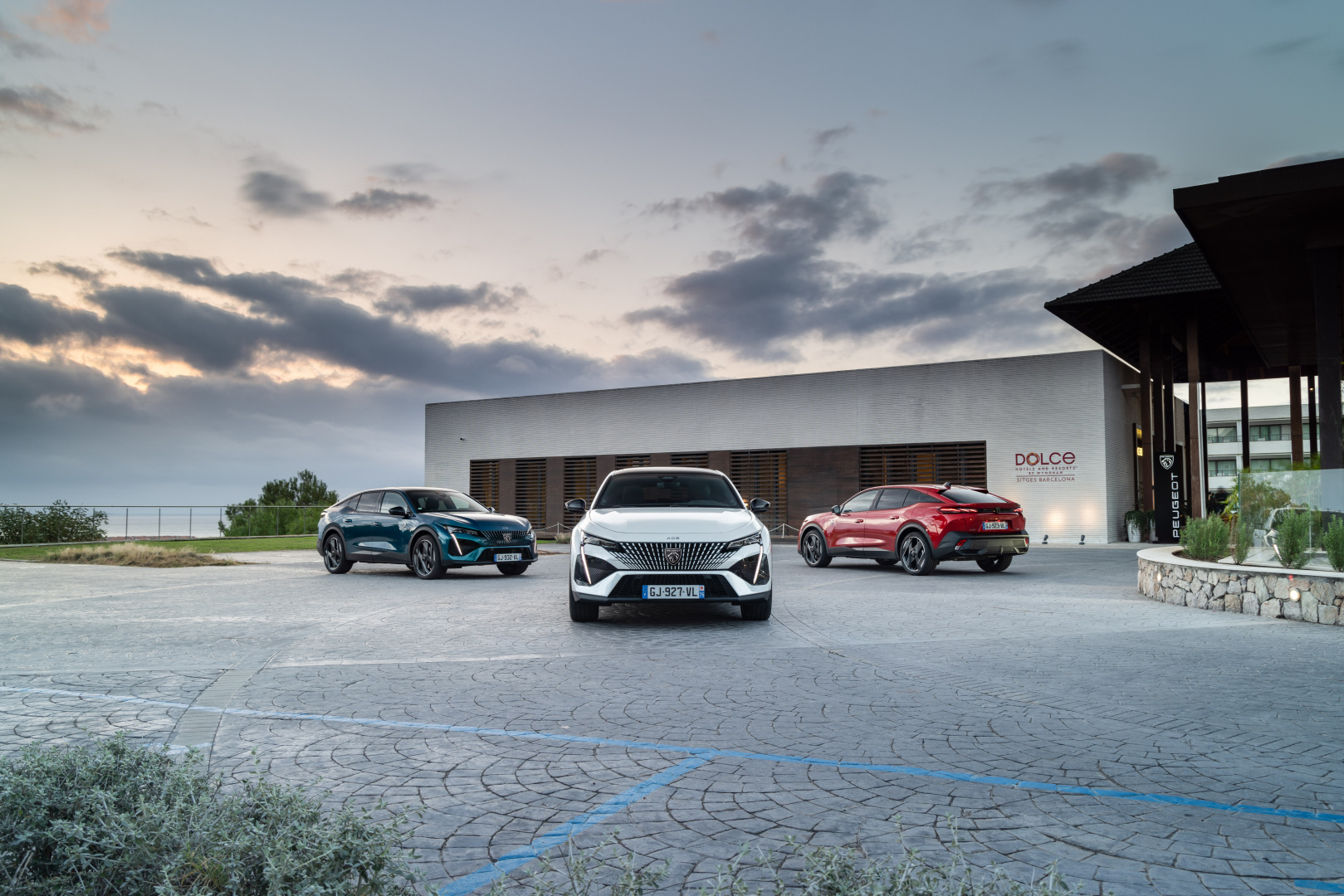 SMALL_PEUGEOT 408_01